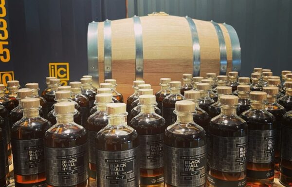 Les bouteilles de whisky de Bordeaux distilling