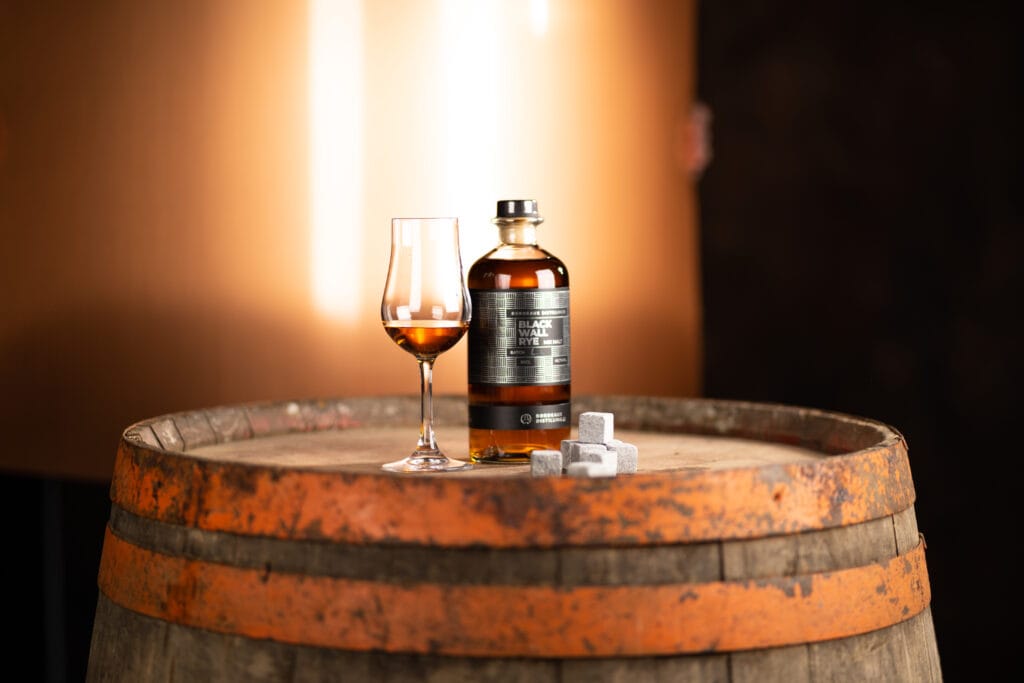 Belle bouteille du whisky français Black Wall Rye de la distillerie Bordeaux Distilling