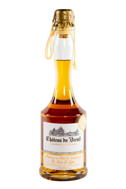 Bouteille de Calvados de 8 ans d'âge en fut de sauterne de la distillerie du chateau du Breuil