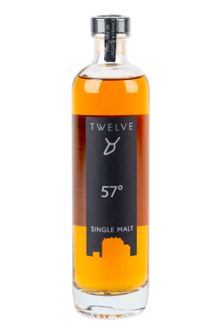 Bouteille de whisky Basalte 57° de la distillerie Twelve.